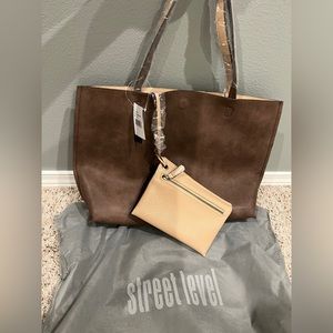 Street Level Reversible Tote With Wirstlet